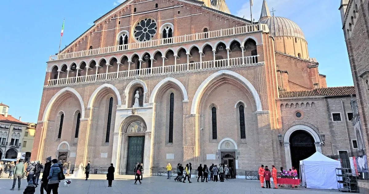 Padua: St Anthony's Life Tour with Self-Guided Camposampiero Visit